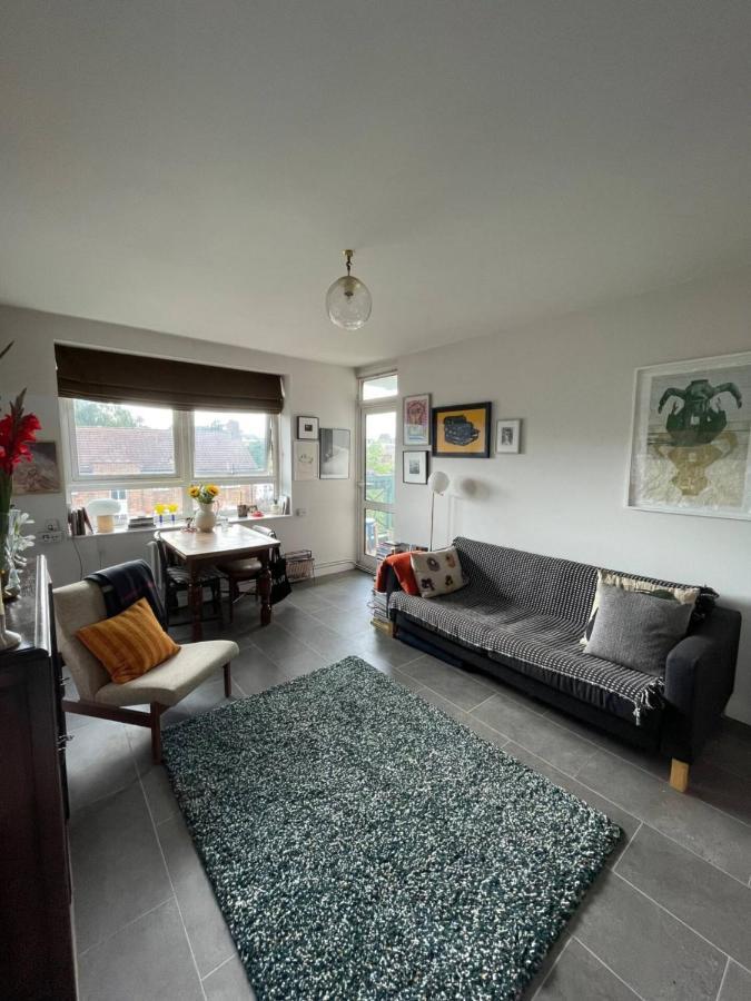 Contemporary 1bd Flat Wbalcony - Stoke Newington! Appartamento Londra
